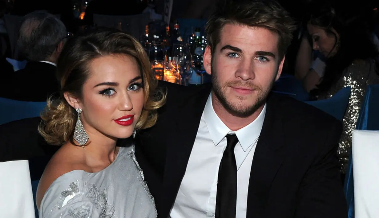Tak hanya itu, Miley bahkan rela menghapus seluruh foto Liam Hemsworth dan para penggemar pun langsung kebingungan. (getty images/Elle)