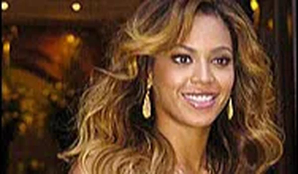 Tak sedikit netizen yang tak percaya jika penyanyi R&amp;B asal Amerika Serikat, Beyonce pernah manggung di Mangga Dua.<br>