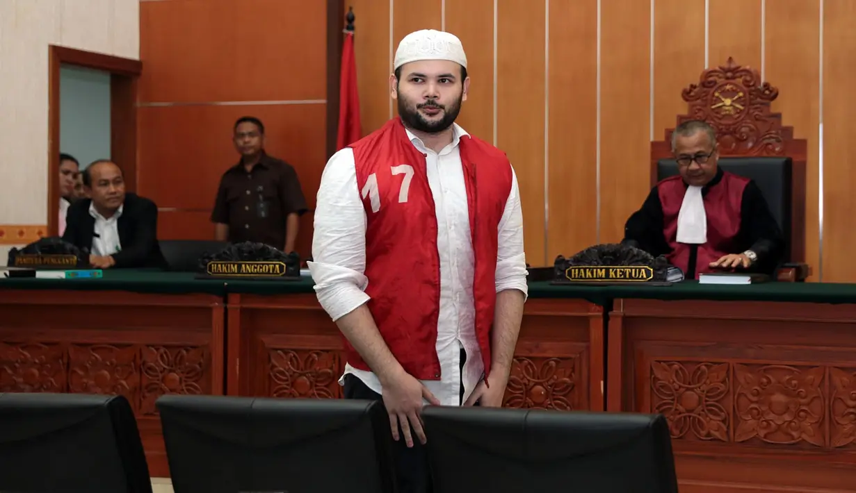 Sidang lanjutan kasus narkoba yang melibatkan anak raja dangdut Rhoma Irama kembali digelar. Pada sidang majelis hakim menolak nota keberatan yang diajukan Riho Rhoma. (Deki prayoga/Bintang.com)