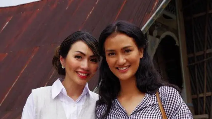 [Bintang] Atiqah Hasiholan