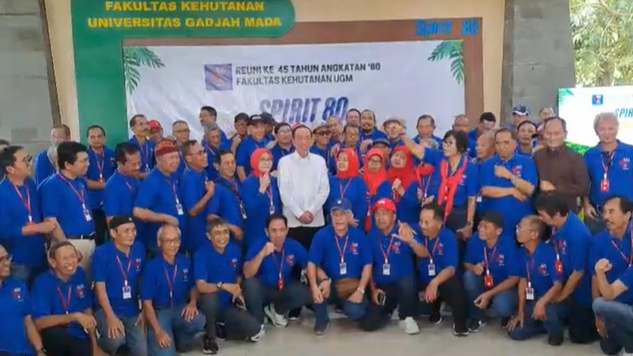 VIDEO: Viral Baju Jokowi Beda Sendiri saat Reuni di UGM, Ketua Alumni Bongkar Alasannya