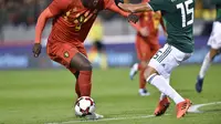 Romelu Lukaku (kiri) cetak dua gol ke gawang Meksiko (JOHN THYS / AFP)