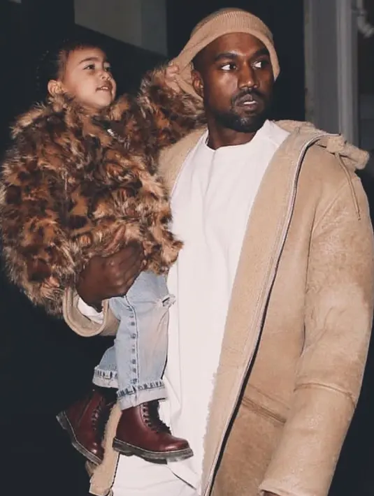 Kanye West pun menulis di   Twitter mengenai perasaanya di hari ulang tahun pernikahan. (instagram/kimkardashian)