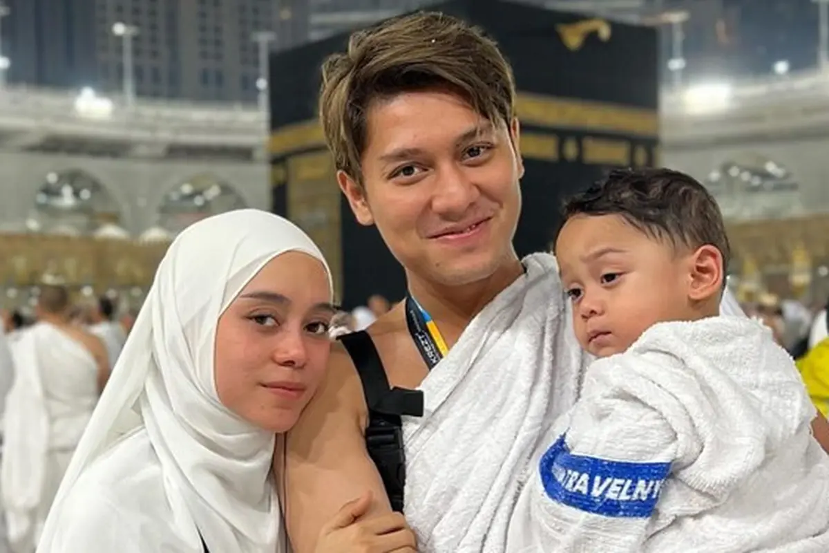7 Potret Lesty Kejora dan Rizky Billar Jalani Umroh, Ajak Baby Levian