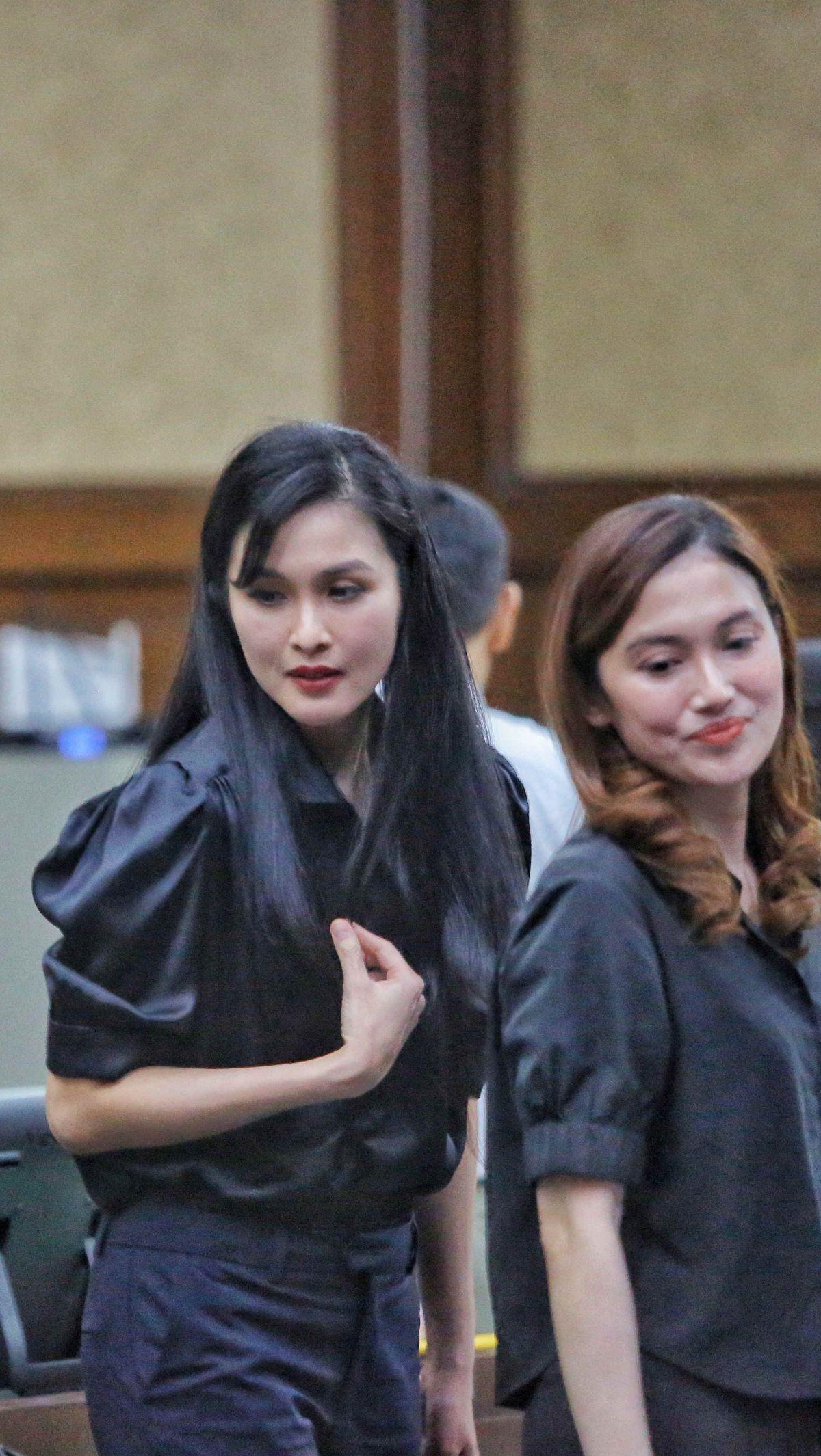 Sandra Dewi mengaku tidak tahu besaran harga atau biaya yang dikeluarkan Harvey Moeis untuk membeli beberapa mobil mewah itu lantaran tidak pernah menanyakan. Setelahnya, hakim pun mengulas soal pemberian pesawat.&nbsp;Foto: Liputan6.com/Angga Yuniar<br>
