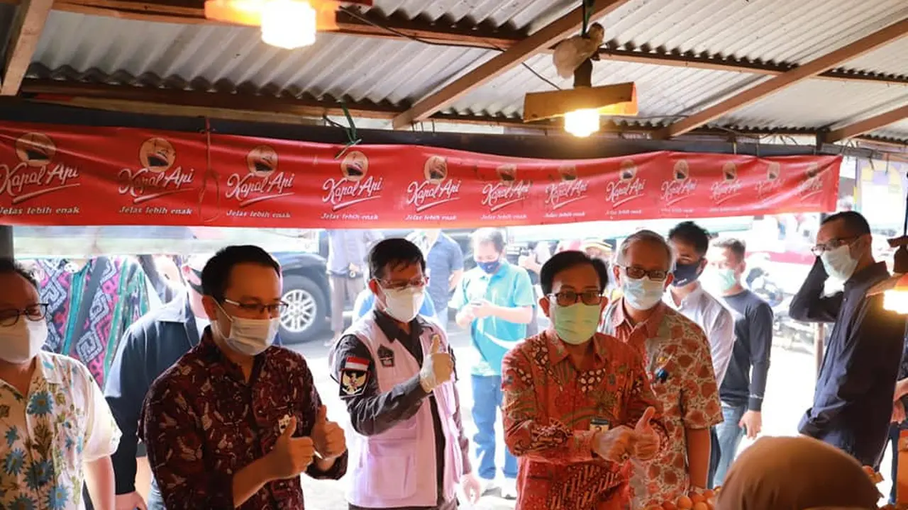 Wakil Menteri Perdagangan (Wamendag) RI Jerry Sambuaga saat mengunjungi Pasar Bersehati Manado, Jumat (2/10/2020).