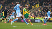Manchester City hanya mampu bermain imbang tanpa gol saat berhadapan melawan Norwich City di Stadion Carrow Road, Sabtu (12/3/2016) malam WIB. (Ruters/Carl Recine)