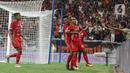 Pesepak bola Persija Jakarta Riko Simanjuntak melakukan selebrasi seusai mencetak gol ke gawang  Chonburi FC  pada laga persahabatan dalam rangka peresmian Stadion Jakarta International Stadium (JIS) di Jakarta, Minggu (24/7/2022). Pertandingan berakhir imbang dengan skor 3-3. (Liputan6.com/Herman Zakharia)