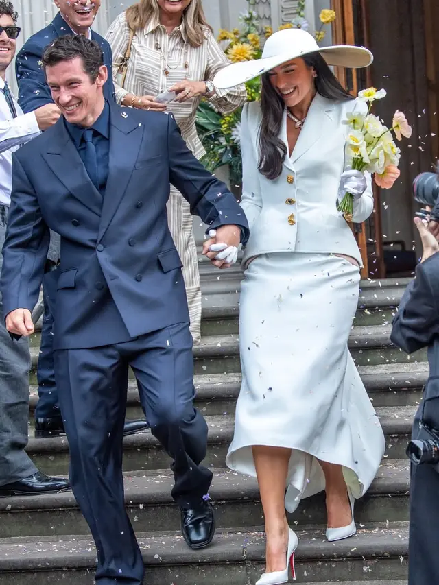 Dua Lipa Resmi Menikah dengan Callum Turner, Tampil Memukau dalam Busana Haute Couture Schiaparelli