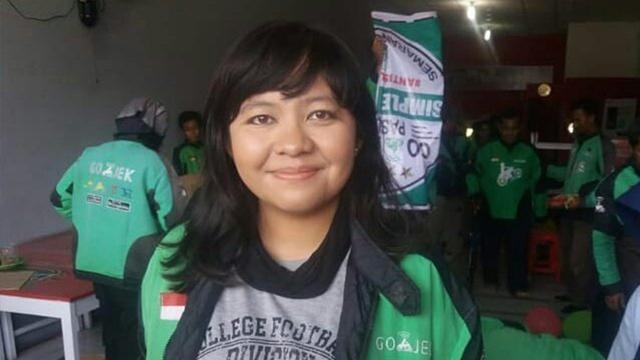 Mahasiswi Foto Pakai Jaket Ojol saat Wisuda, Kisah Perjuangan Ada di Baliknya