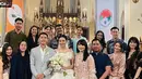 Para rekan seperjuangan Shanju di JKT48 turut hadir di acara pemberkatan pernikahannya. [Instagram/@shanju]