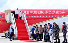 Momen Jokowi Mendarat Pertama Kali di Bandara IKN Pakai Boeing Jumbo