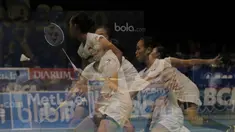 Pasangan  ganda putri Indonesia, Della Puspita Haris/Rosyita Eka Putri Sari, kalah dari pasangan Korea, Chang Ye Na/Lee So hee pada laga Indonesia Open 2017 di JCC, Jumat (16/6/2017). Indonesia kalah 21-17, 13-21- 13-21. (Bola.com/M Iqbal Ichsan)