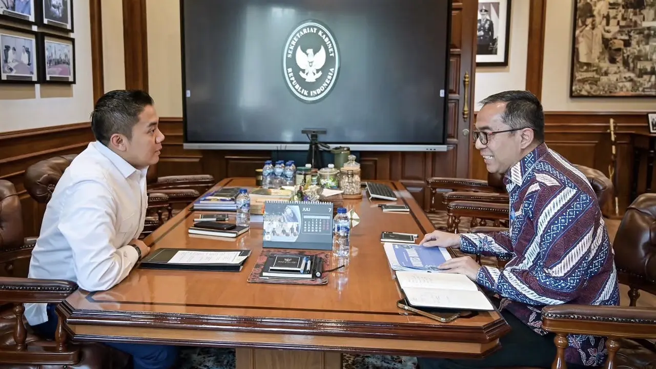 Seskab Teddy Indra Wijaya Bertemu Mendiktisaintek Brian Yuliarto