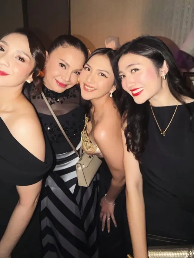 Gaya Nagita Slavina dipulas lipstik merah. [@febbyrastanty].