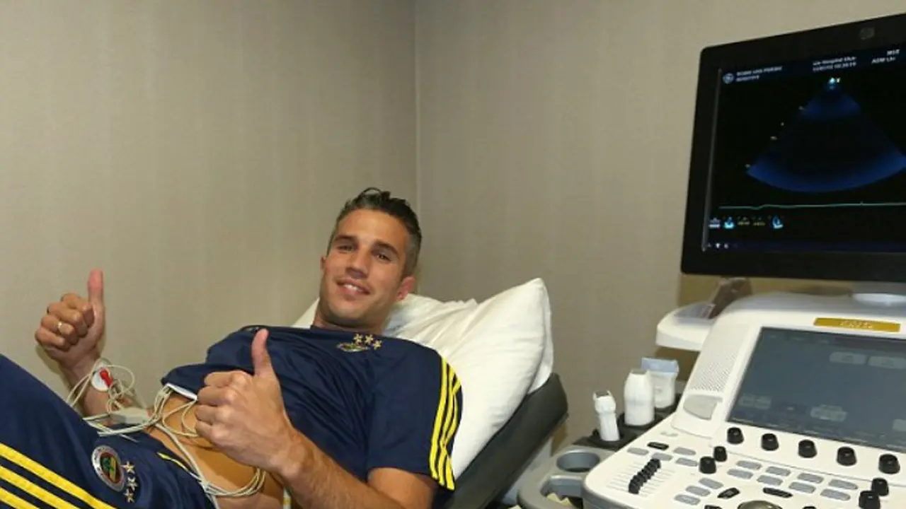 Van Persie Lolos Tes Medis di Fenerbahce