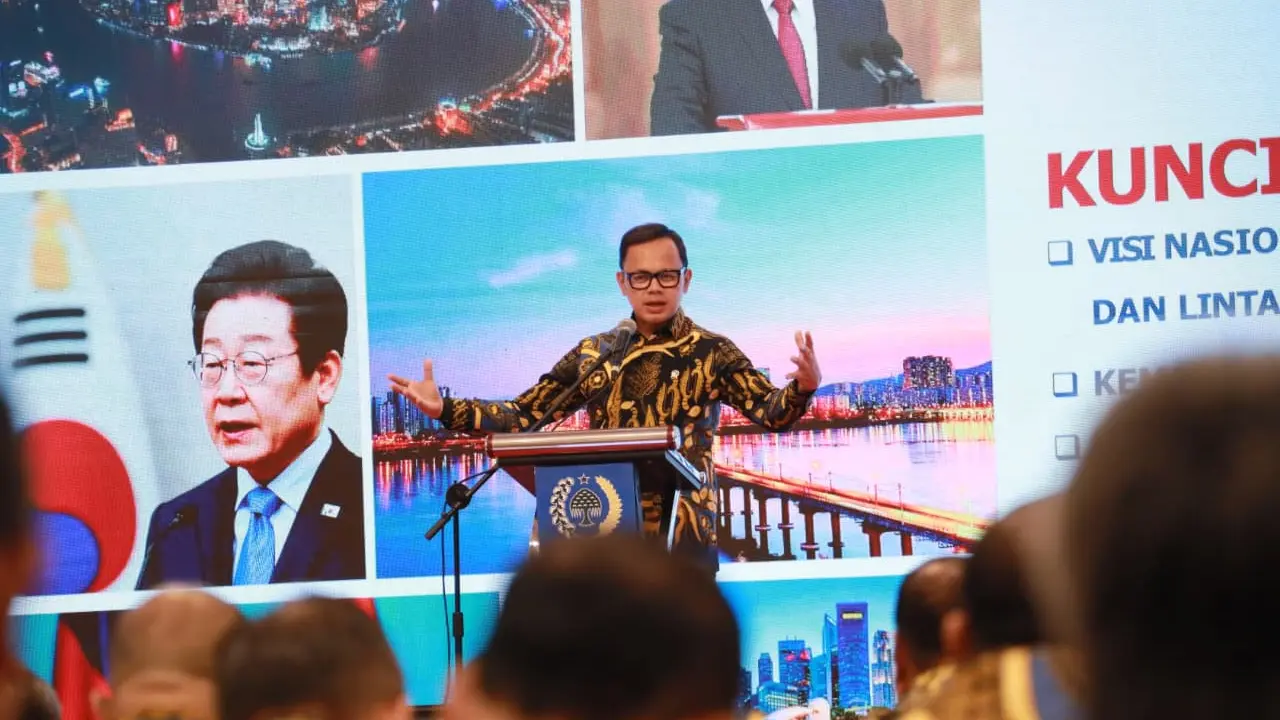 Wakil Menteri Dalam Negeri (Wamendagri) Bima Arya Sugiarto dalam Rapat Kerja Nasional (Rakernas) XV Asosiasi Sekretaris DPRD Kabupaten/Kota Seluruh Indonesia (ASDEKSI)