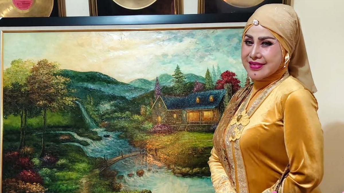 6 Gamis Glamor ala Elvy Sukaesih, Inspirasi Awet Muda di Usia 74 Tahun