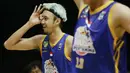 Pebasket Satria Muda Pertamina, Muhammad Rizal Falconi, melakukan selebrasi saat melawan Rans PIK Basketball pada laga IBL 2022 di Hall Basket GBK, Jakarta, Rabu (19/01/2022). Satria Muda menang dengan skor 64-32. (Bola.com/M Iqbal Ichsan)