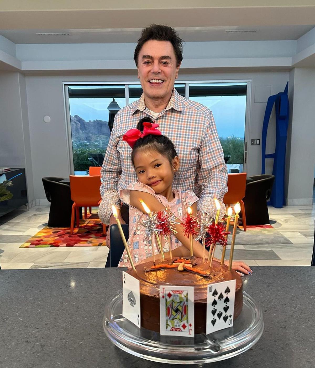 7 Potret Ultah Anak Farah Quinn yang ke-6, Perlihatkan Kedekatan dengan Ayah Bule Sambungnya
