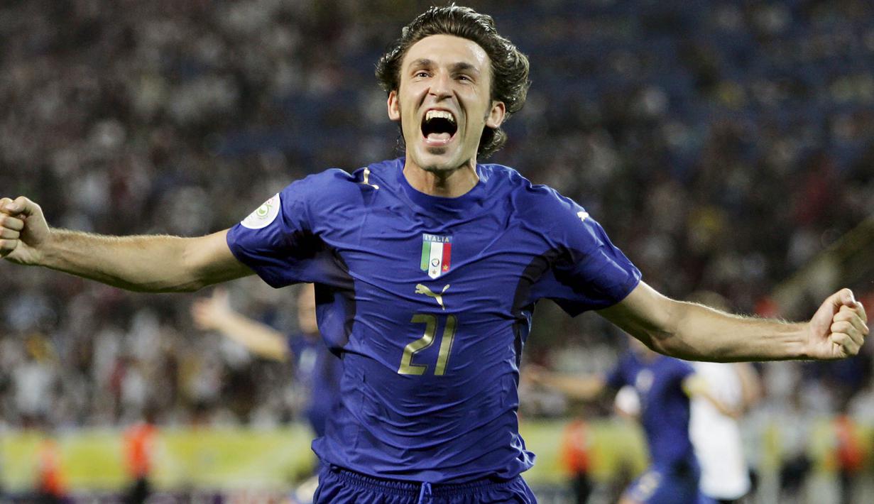 Gelandang asal Italia, Andrea Pirlo, secara resmi mengumumkan pengunduran dirinya sebagai pesepak bola profesional melalui situs resmi New York City FC pada Senin (6/11/2017). (AP/Andrew Medichini)