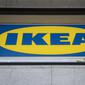 Gambar yang diambil pada tanggal 6 Mei 2019 menunjukkan logo di toko konsep IKEA di pusat kota di Place Madeleine di Paris. (Thomas SAMSON / AFP)