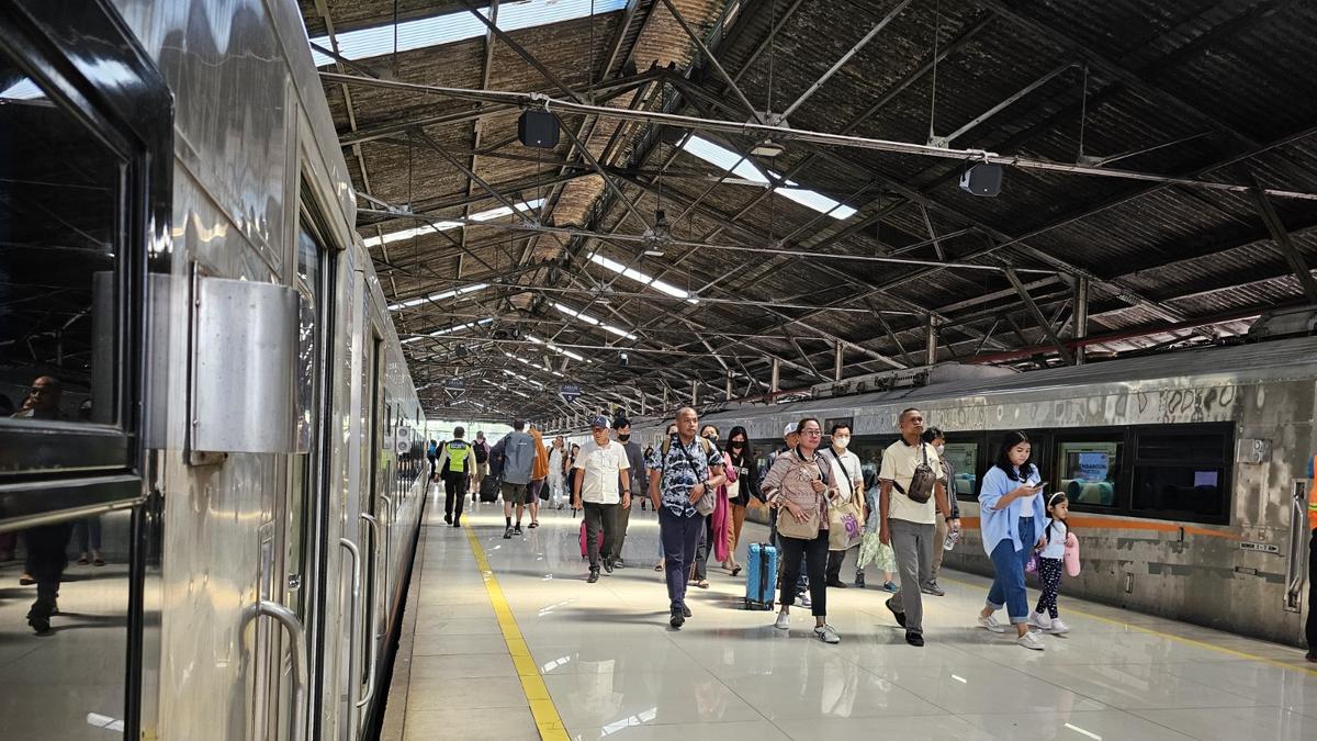 Dampak Gempa Bandung, Sejumlah Perjalanan Kereta Terganggu tapi Belum Ada Kabar Destinasi Wisata Ditutup Berita Viral Hari Ini Kamis 19 September 2024