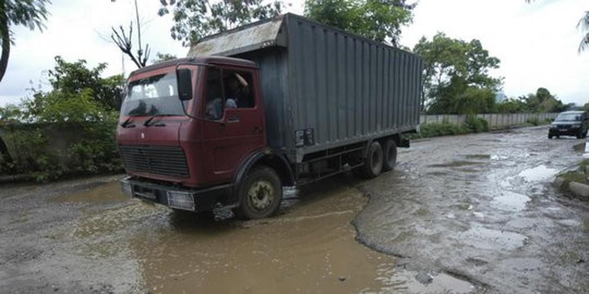 Jalan rusak