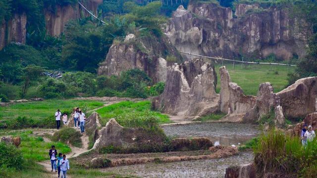 Keunggulan Tangerang: Ada Kandang Godzilla