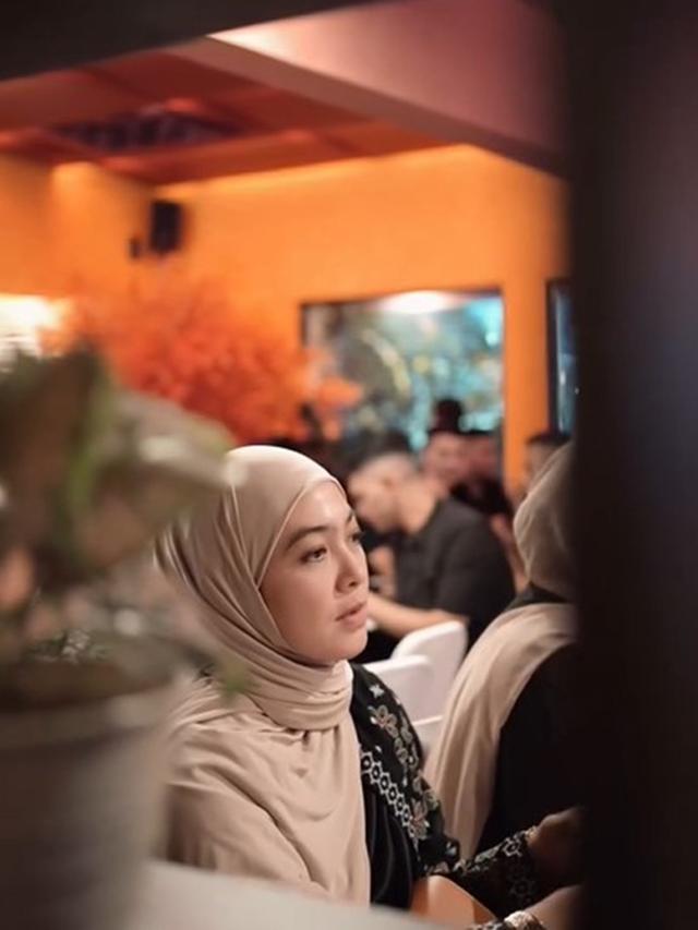 6 Potret Ananda Omesh di Bukber Dubes Palestina, Silaturahmi & Doa Kemerdekaan