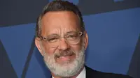 Tom Hanks tiba menghadiri gala Penghargaan Gubernur Tahunan ke-11 yang diselenggarakan Academy of Motion Picture Arts and Sciences di Hollywood 27 Oktober 2019. Hanks (63) mengatakan dia dan Wilson menderita demam saat berada di Australia, dan sekarang akan diisolasi dan diawasi. (AFP/Chris Delmas)