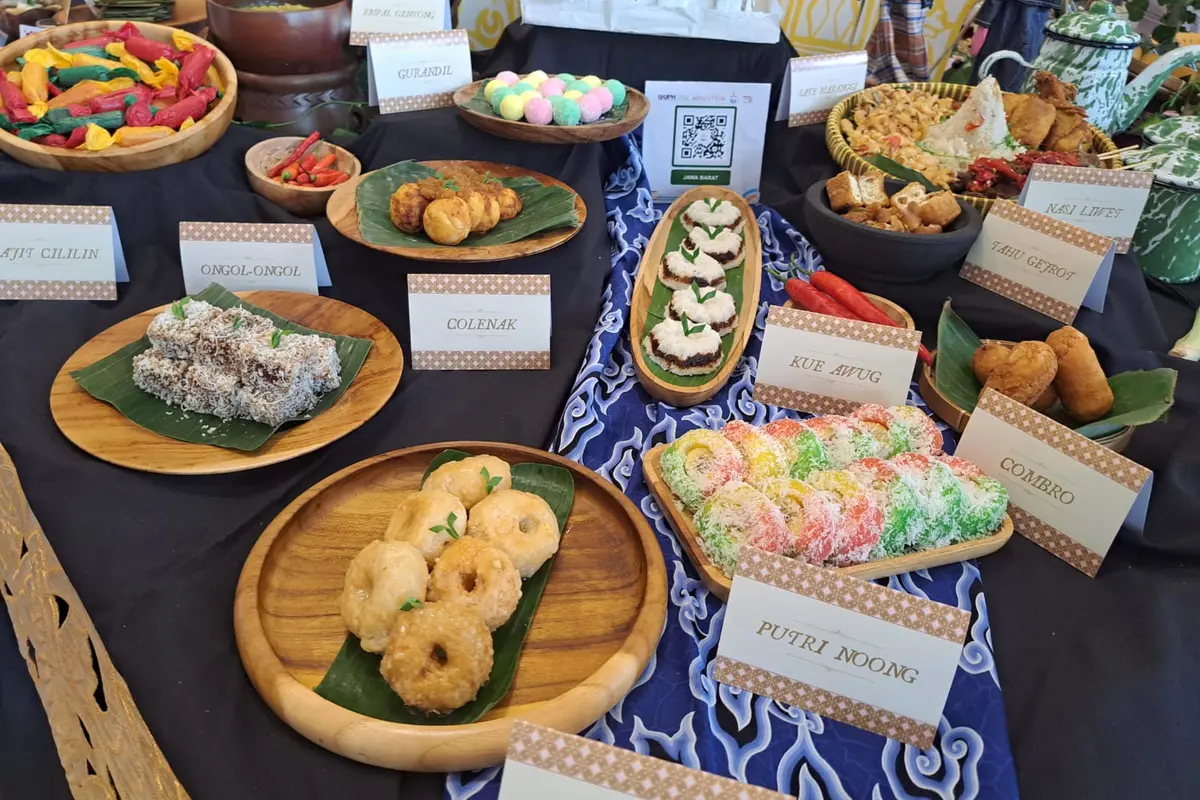 Mengenalkan Table Manner Tradisional ala Indonesia ke Gen Z, Cukup Pakai Tangan Kanan yang Bersih
