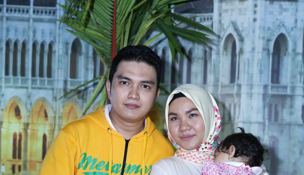 Saat ditemui dikawasan Tendean Jakarta Selatan, Aldi Taher mengaku kondisinya kini mulai membaik. Dari enam kali yang dijadwalkan menjalani kemoterapi, Aldi tinggal sekali lagi menjalaninya. (Nurwahyunan/Bintang.com)