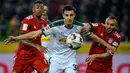 Gelandang Borussia Monchengladbach, Florian Neuhaus banyak dikaitkan dengan Liverpool pada musim panas lalu. Ia merupakan seorang gelandang yang berbakat secara teknis dengan visi yang hebat. Musim ini, Neuhaus telah membuat 23 penampilan dengan mencetak 4 gol dan 2 assist. (AFP/Sascha Schuerman)