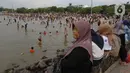 Jumlah ini diprediksi akan meningkat mengingat libur Lebaran 2025 yang masih berlangsung hingga dua pekan mendatang. (Liputan6.com/Herman Zakharia)