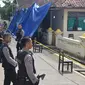 Polisi masih menutup Gedung KUA Sidareja untuk keperluan olah TKP. (Liputan6.com/Muhamad Ridlo)