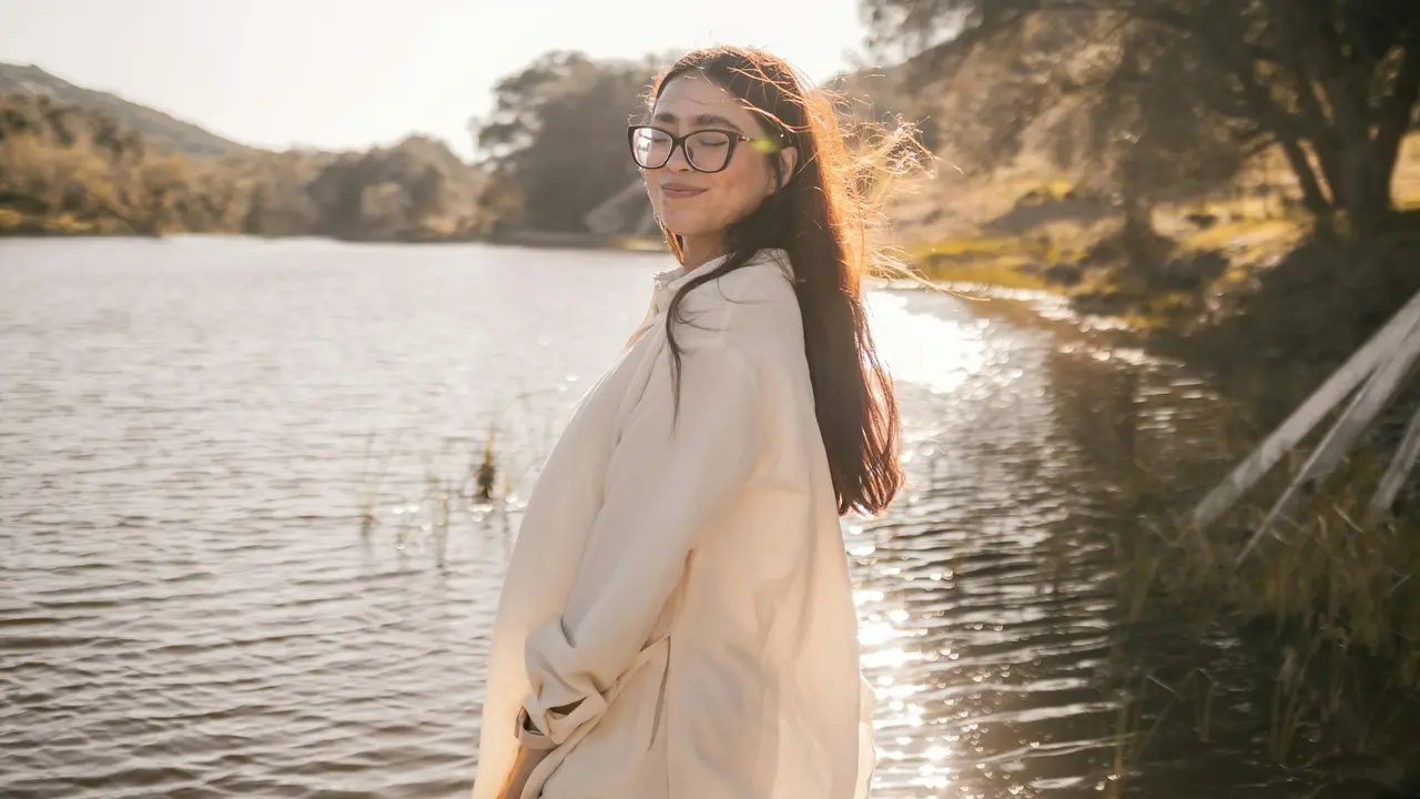 Warna Pakaian yang Identik dengan Introvert Menurut Psikologi