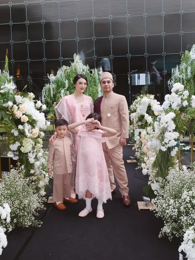 Momen Pernikahan Adik Raditya Dika