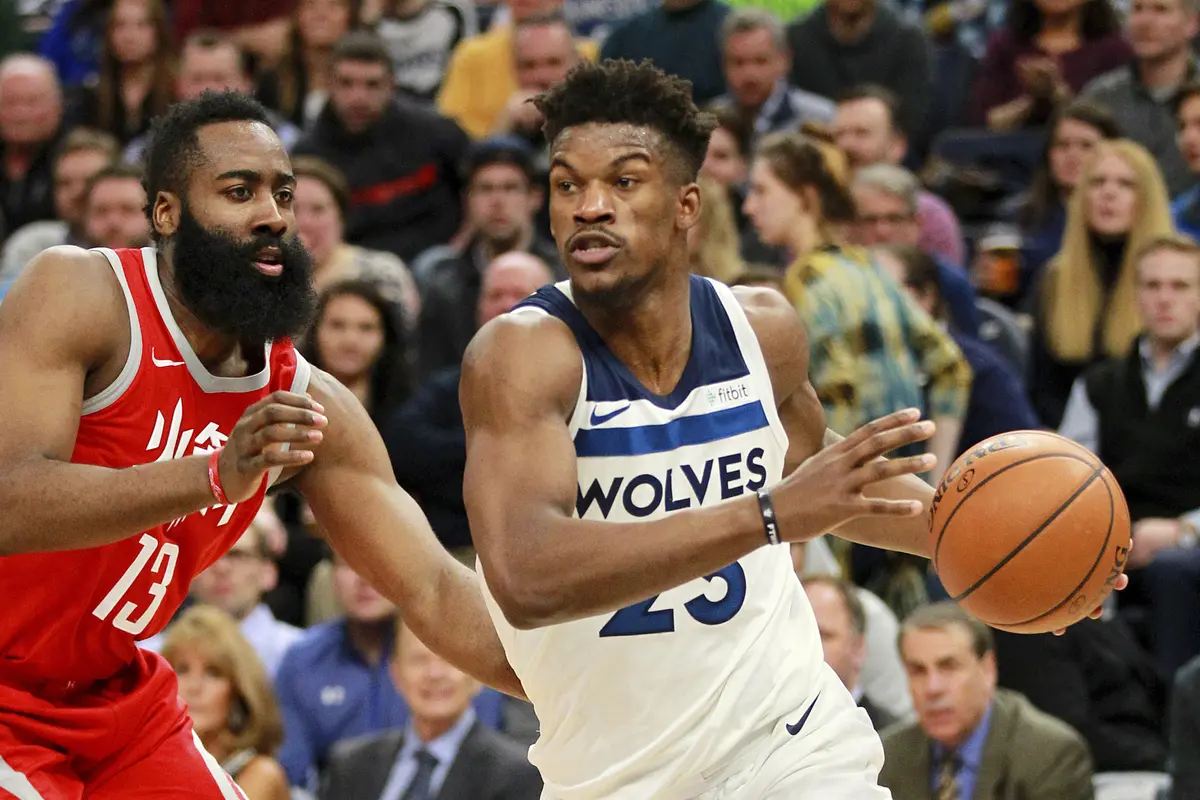 James Harden menjaga Jimmy Butler saat Rockets mengalahkan Timberwolves
