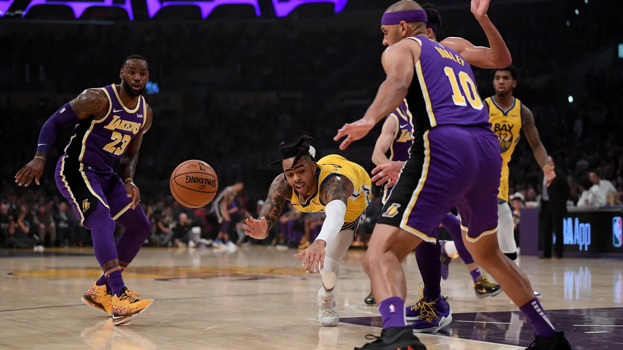 NBA: Golden State Warriors Babak Belur di Kandang Lakers