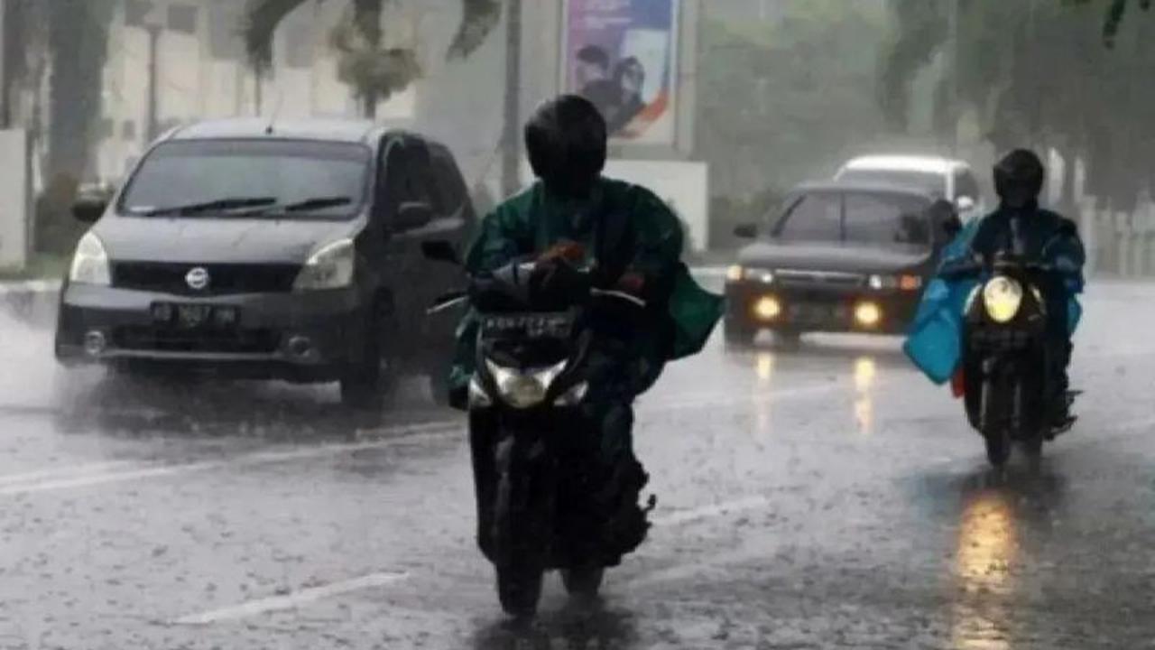 Prakiraan Cuaca BMKG: Mayoritas Wilayah Indonesia Berpotensi Diguyur Hujan pada Hari Minggu
