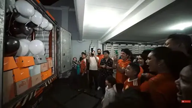 6 Momen Atta Halilintar Beri Kado Kellen Anak Krisdayanti Satu Truk Sepatu