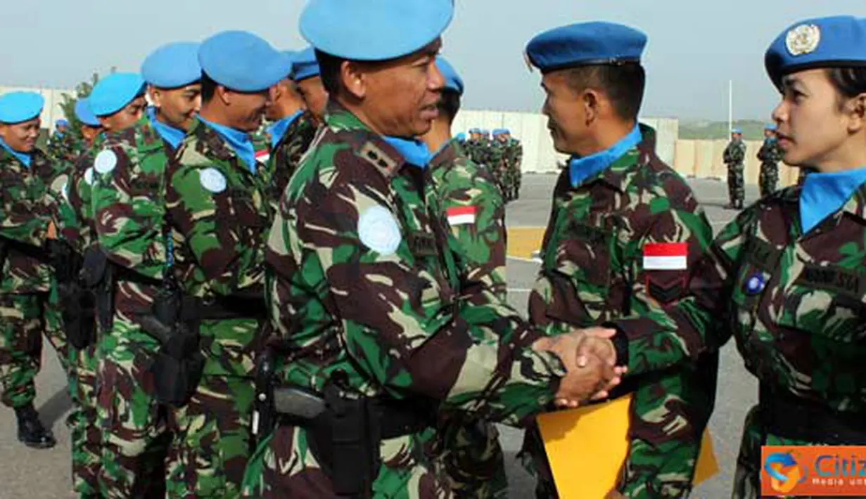 Citizen6, Kongo: Komandan Indobatt memberikan selamat kepada prajurit yang berprestasi. (Pengirim: Badarudin Bakri Badar)