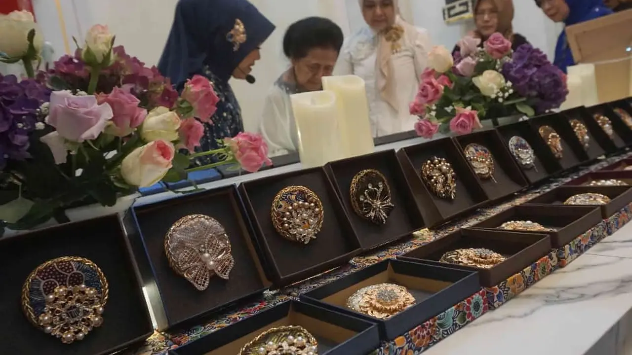 Fimela Figure: Bentuk Dedikasi 15 Tahun Garap Aksesori Handmade Bernafaskan Budaya Sunda dari Ardelya Craft