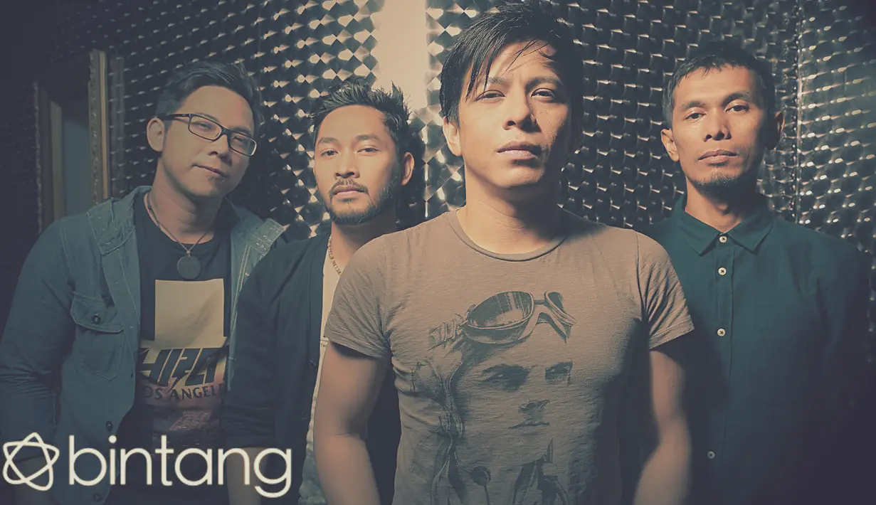 Popularitas NOAH di Amerika mungkin tak sebesar di negeri sendiri, namun ketika disana tak hanya warga Indonesia yang menonton, tapi banyak juga penduduk lokal yang menikmati lagu demi lagu yang dibawakan aksi enerjik Ariel. (Galih W. Satria/Bintang.com)