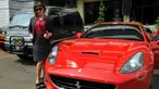 Artis seksi Roro Fitria mendatangi Polres Jakarta Selatan, Senin (18/5/2015). Kedatangan Roro untuk mengklarifikasi soal beredarnya inisial RF di daftar artis diduga terlibat prostitusi. (Liputan6.com/Panji Diksana)