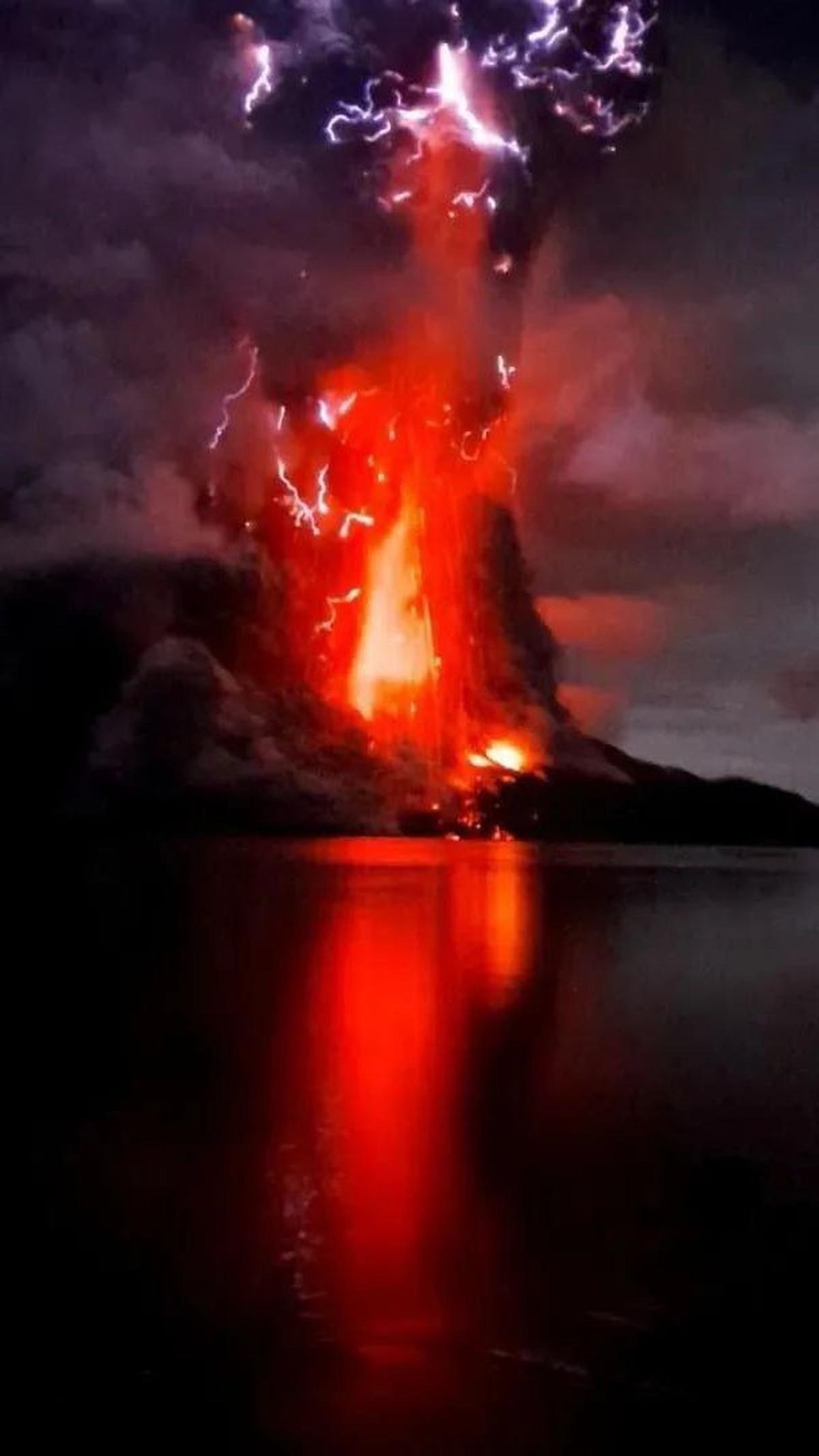 <b>Memicu Erupsi Gunung Lainnya</b>