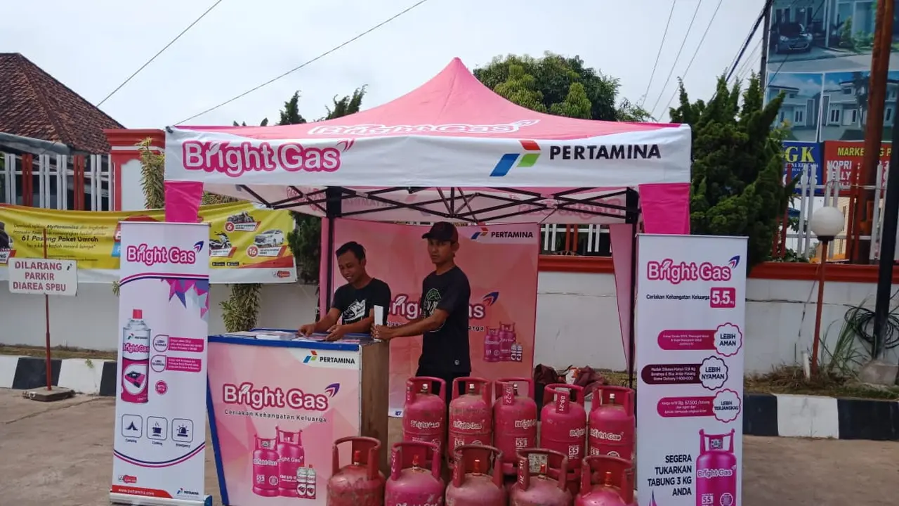 Masyarakat Jambi yang menukarkan tabung LPG 3 kg ke Bright Gas 5,5 kilogram (kg) akan mendapatkan voucher gratis Pertamax 1 liter. Dok Pertamina.