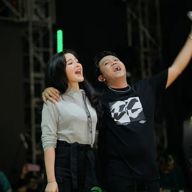 Dituding Pernah Jadi Wanita Simpanan, Ini 6 Potret Bella Bonita dan Denny Caknan Usai Nikah
