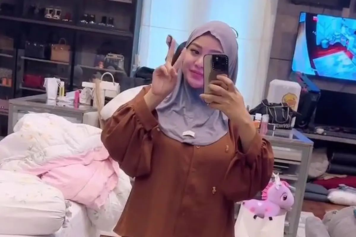 [Fimela] 6 Potret Aktivitas Aurel Hermansyah yang Banjir Pujian